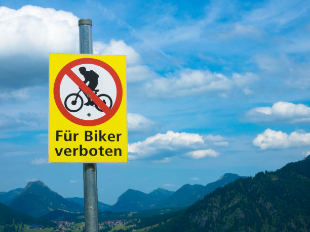 禁止骑自行车的人。Roadsign在德国图片下载
