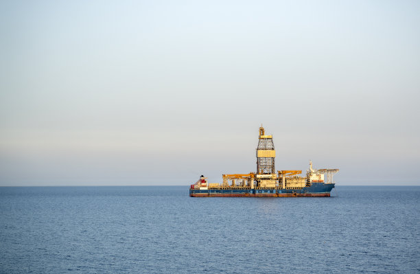 油轮在地中海，安塔利亚，土耳其图片下载