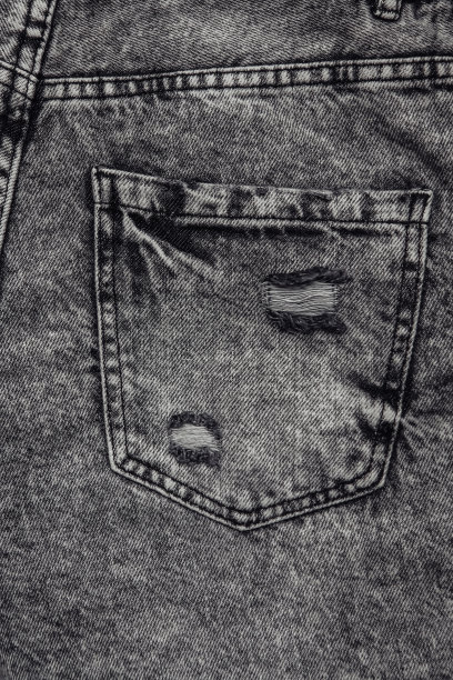 灰色牛仔裤后口袋收起来图片下载