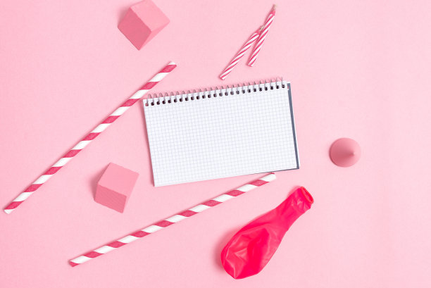 丰富多彩的派对邀请设计明亮的庆祝活动策划创意新的浮华装饰气球五彩纸屑蜡烛庆祝节日设计派对需要图片下载