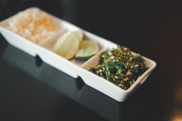 涮锅用的切碎的青椒。选择性关注辣椒图片下载