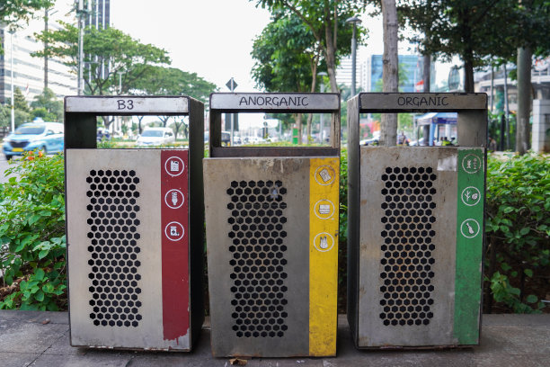 3种垃圾回收箱图片下载