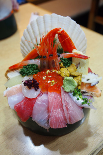 多彩生鱼片碗图片下载