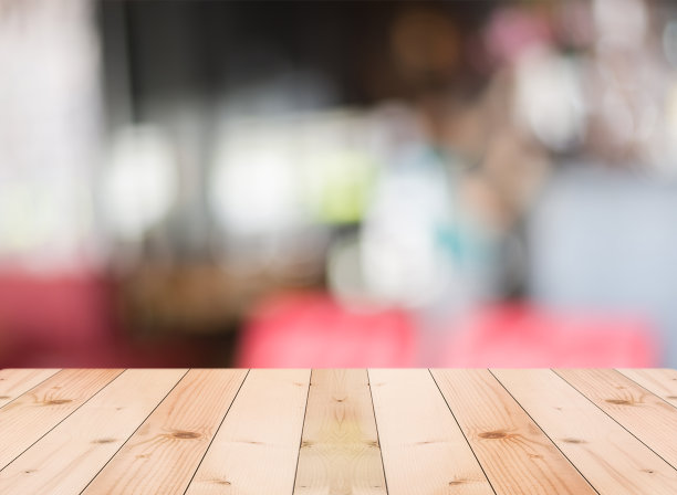 空木制桌面与灯光散景模糊餐厅背景图片下载
