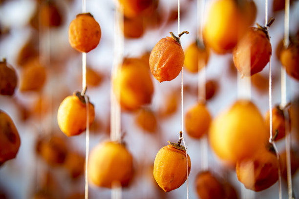 在越南南部林东省大叻市晾晒柿子图片下载