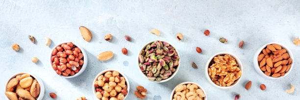 坚果全景横幅，在石板背景上平躺拍摄图片下载