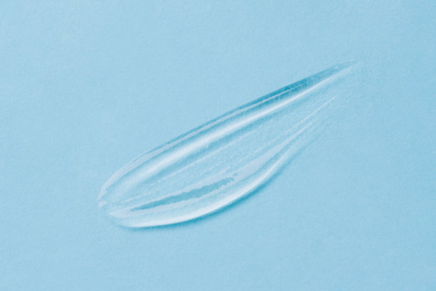 在蓝色背景上涂抹凝胶。图片下载