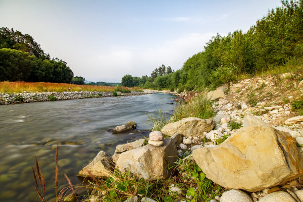 塔特拉山脉的比亚尔卡河图片下载
