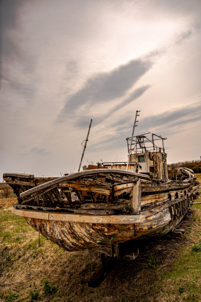北海道一艘被遗弃的船图片下载