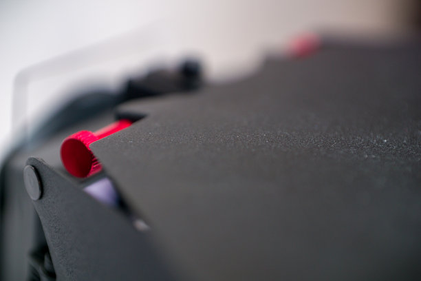 一个哑光盒子的浅景深特写。图片下载