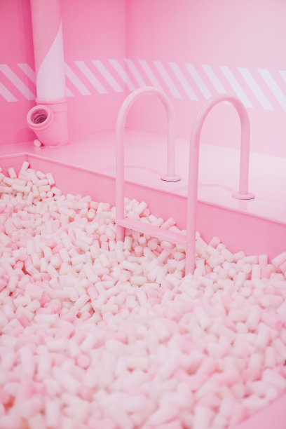 粉色房间和棉花糖池图片下载
