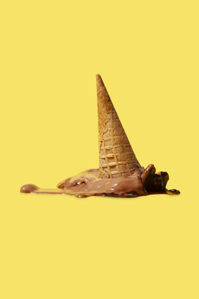 融化的巧克力冰淇淋图片下载