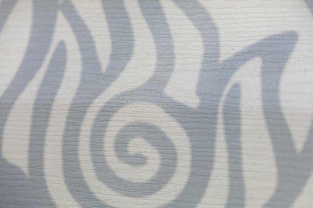 混凝土墙与一个美丽的影子从几何图形与卷发。图片下载