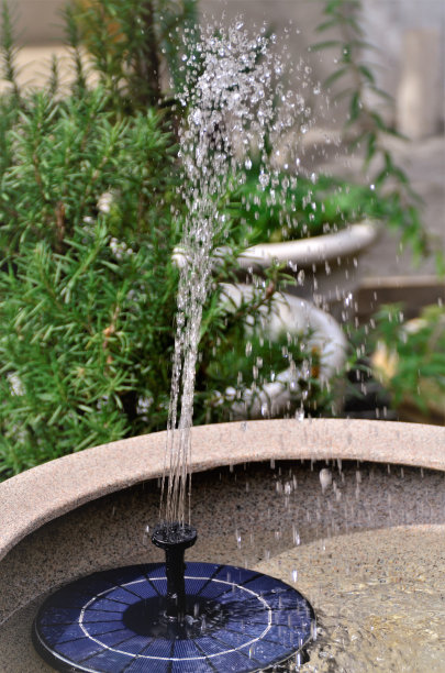 利用太阳能的喷泉图片下载