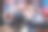 父母带着两个孩子戴着VR眼镜玩游戏图片下载