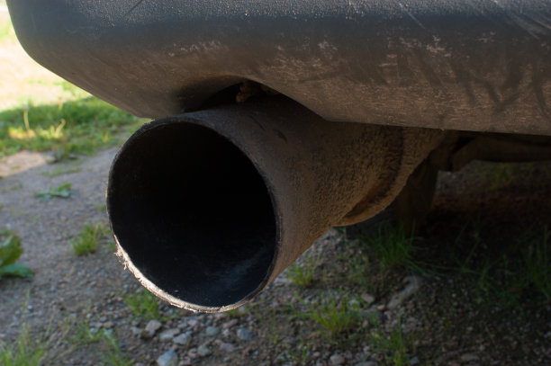 汽车的排气管。图片下载