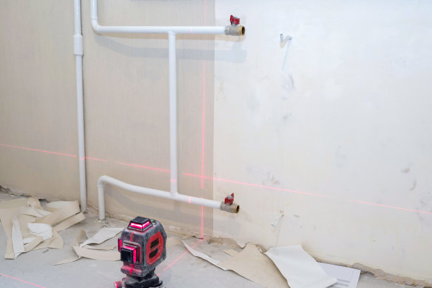 维修期间应将水管内的水切断。更换散热器，关闭暖气。修复的概念。图片下载