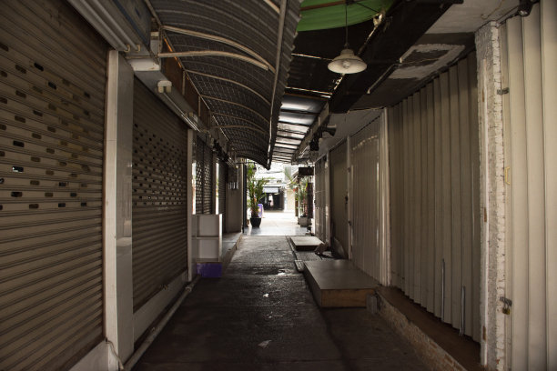 泰国曼谷Pathumwan的Siam Square One市场因新冠疫情爆发而封锁图片下载