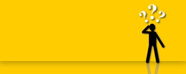 黄色背景上有问号的人，问号或问题概念。图片下载