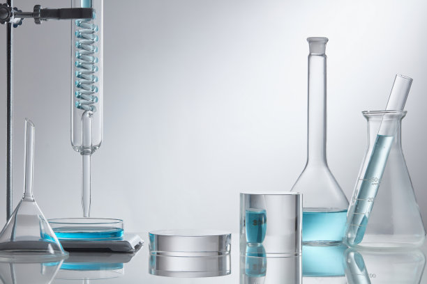 科学实验室玻璃器皿组以透明液体溶液为研发理念。图片下载