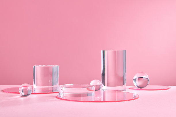 产品展示讲台水晶在粉红色的背景图片下载