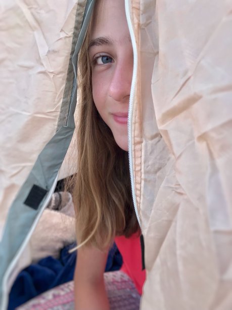 漂亮女孩喜欢野营图片下载