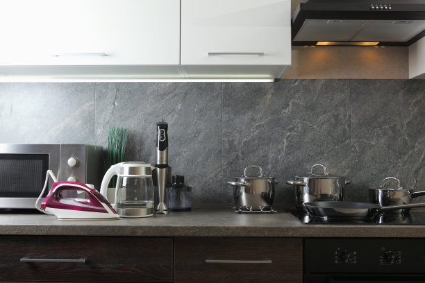 现代厨房和家电的背景上的厨房内部图片下载