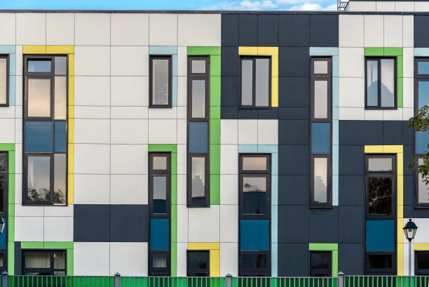 现代建筑的彩色外墙图片下载