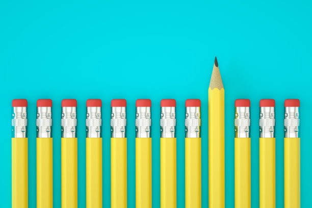 铅笔，回到学校，从人群中脱颖而出，最小的想法概念图片下载