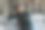 关闭无聊的女人拿着遥控器，切换频道图片下载