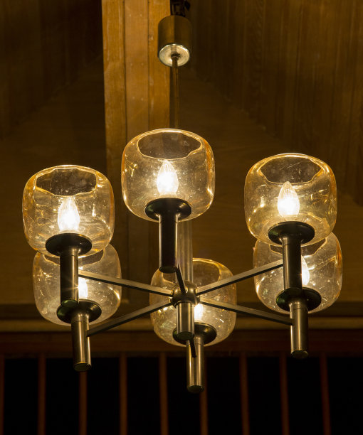 美丽可爱的现代枝形吊灯图片下载