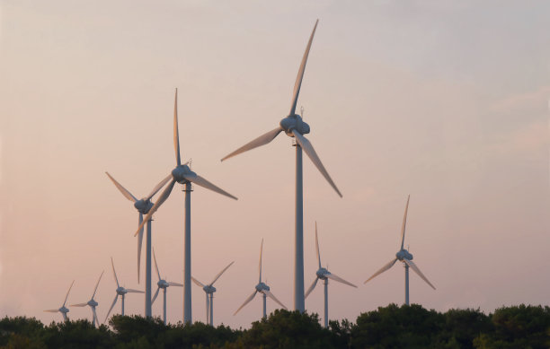 风力涡轮机绿色能源，可再生能源工厂风电场在土耳其股票照片图片下载