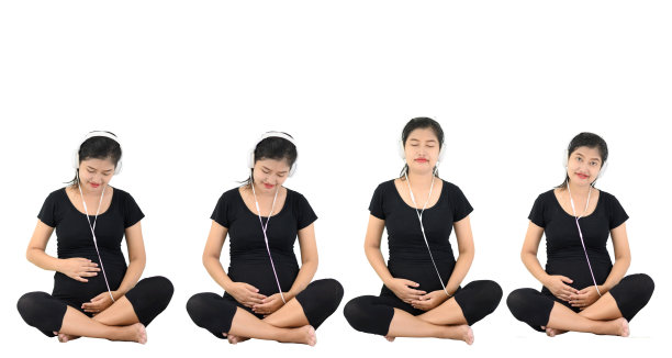 亚洲妇女的孕妇照片组冥想孤立在白色背景图片下载