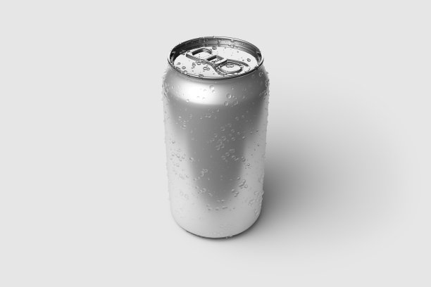 350ml能量饮料苏打罐的模板与水滴，孤立在浅灰色背景。图片下载