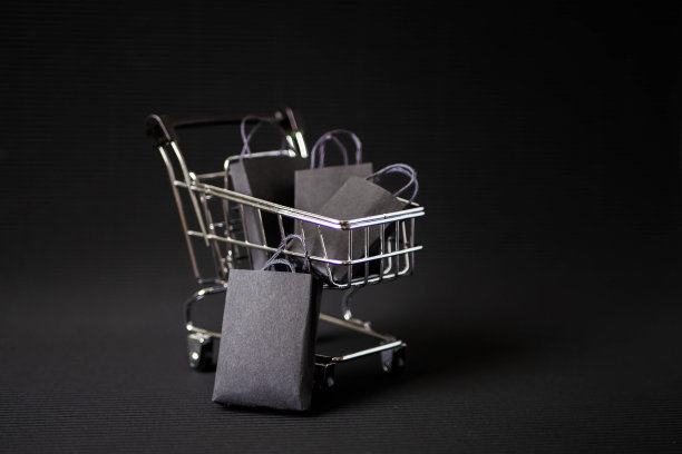 购物车里装满了纸袋图片下载