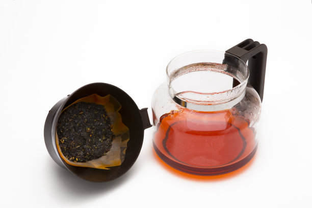 一杯茶，白色背景上的茶壶。图片下载