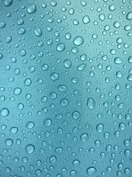 蓝色背景上的水滴图片下载