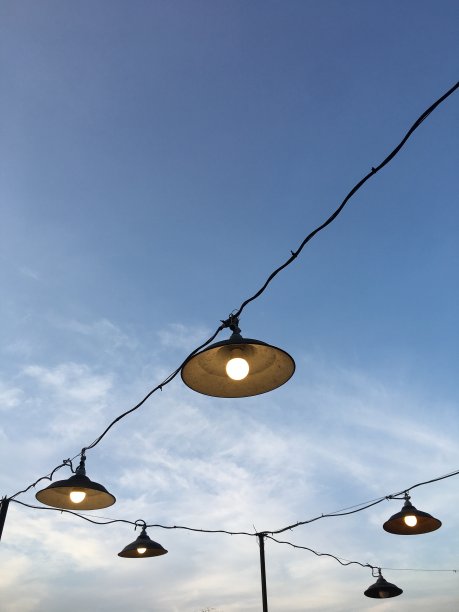 灯在白天图片下载