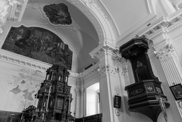 佩斯科普纳塔罗，莫利塞。圣巴托洛梅奥阿波斯托洛教堂图片下载