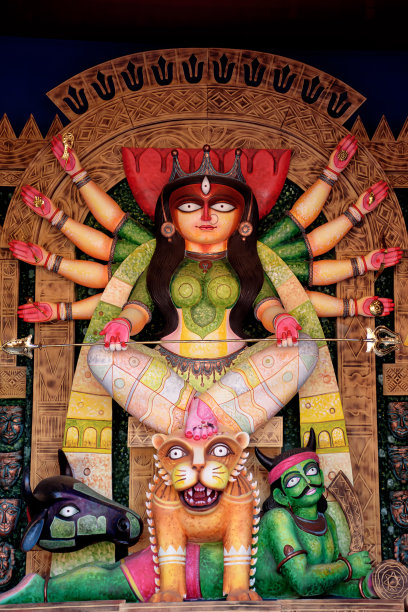 印度西孟加拉邦加尔各答的杜尔加女神神像。杜尔加节是印度教最大的宗教节日，现在全世界都在庆祝。图片下载