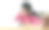 女孩在家里学习家庭作业画画。图片下载