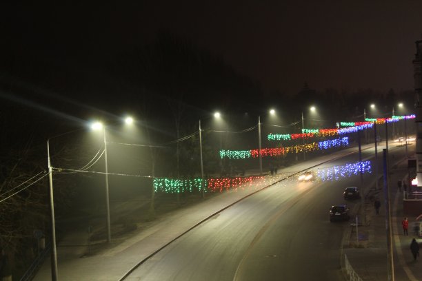 ima新年圣诞夜的灯光。城市夜间照明用电图片下载