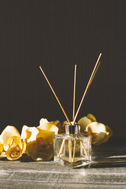 香气扩散器。舒适的气氛。图片下载