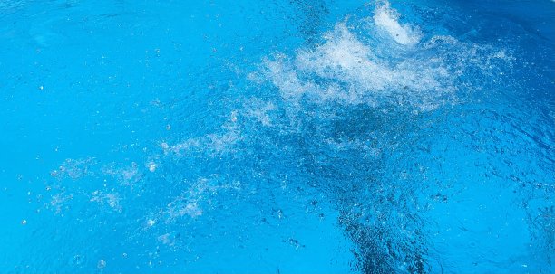 游泳池里的蓝色抽象背景图片下载