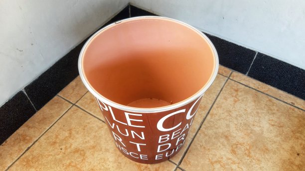 从棕色咖啡杯的顶部看图片下载