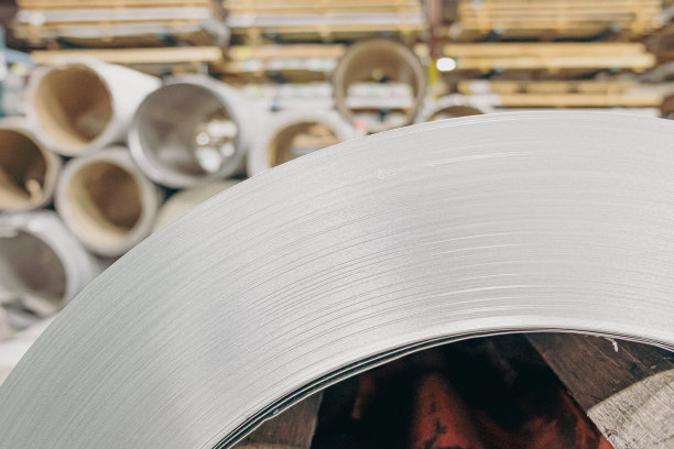 金属屋顶厂的轧钢图片下载