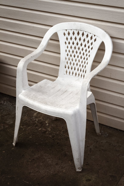 白色的塑料椅子图片下载