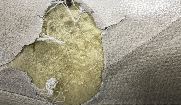 坐垫有划痕，坐垫纹理背景旧，真皮坐垫撕裂图片下载