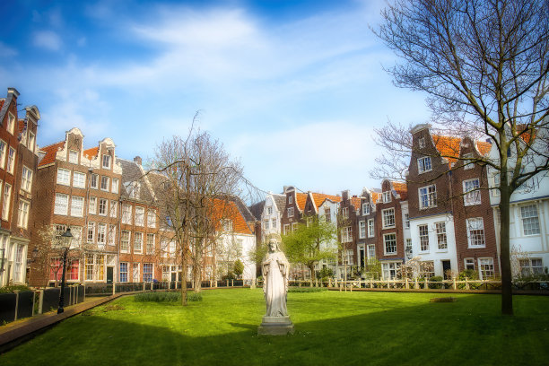 荷兰阿姆斯特丹贝吉霍夫花园中的基督雕像图片下载