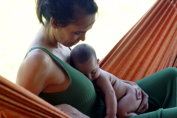 母亲与婴儿图片下载